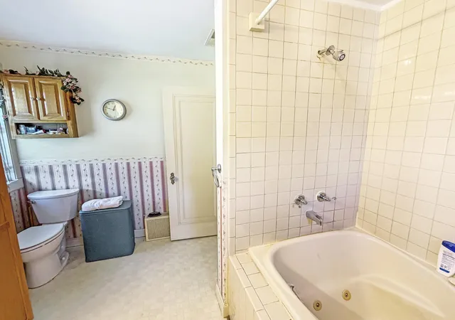 Photo 3 of Sale Pending at 23 Klainecrest Ave, Fort Thomas, KY 41075 | MLS# 646483 | Listing updated on 2026-09-28