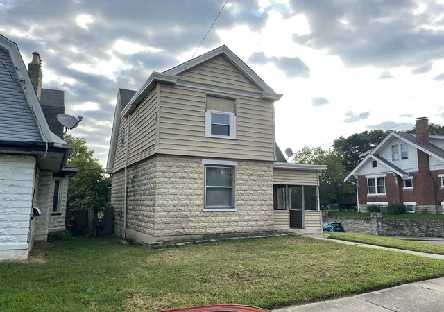 Photo 2 of Sale Pending at 1822 Jefferson Ave, Covington, KY 41014 | MLS# 646453 | Listing updated on 2026-09-10