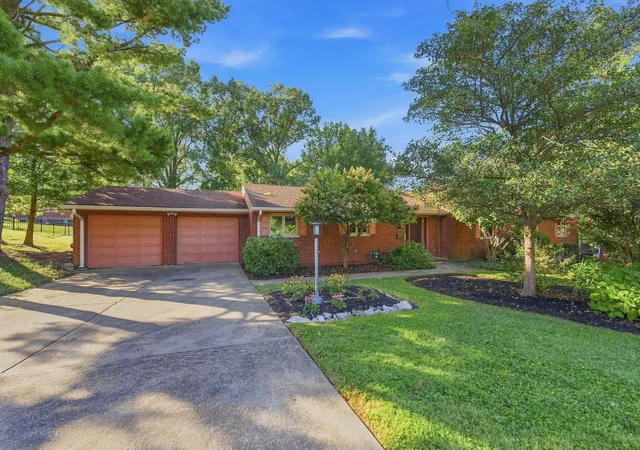 Photo 1 of Sale Pending at 1953 Lawrence Dr, Ft Mitchell, KY 41011 | MLS# 646405 | Listing updated on 2026-09-13