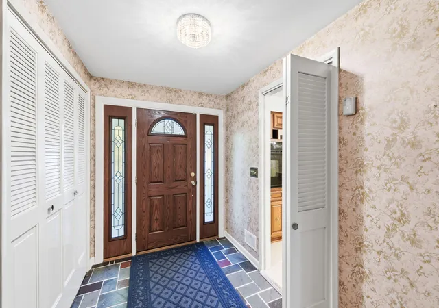 Photo 2 of Sale Pending at 1953 Lawrence Dr, Ft Mitchell, KY 41011 | MLS# 646405 | Listing updated on 2026-09-13