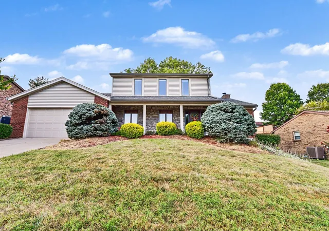 Photo 2 of Sale Pending at 13 Honey Tree Ln, Newport, KY 41076 | MLS# 646415 | Listing updated on 2026-09-10