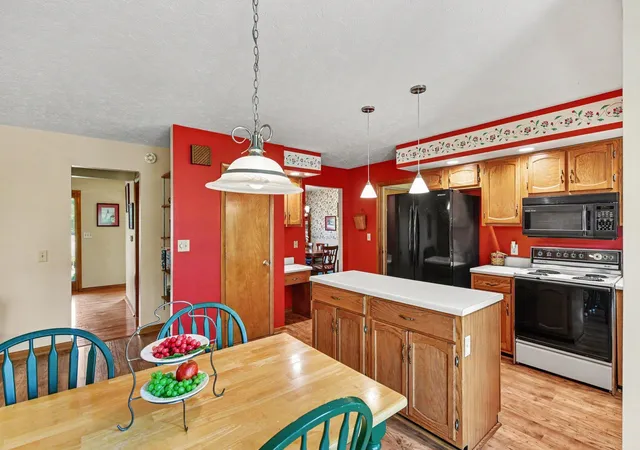 Photo 4 of Sale Pending at 13 Honey Tree Ln, Newport, KY 41076 | MLS# 646415 | Listing updated on 2026-09-10