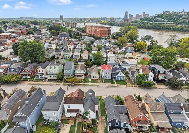 Photo 3 of Sale Pending at 130 Ward Ave, Bellevue, KY 41073 | MLS# 646621 | Listing updated on 2026-10-07