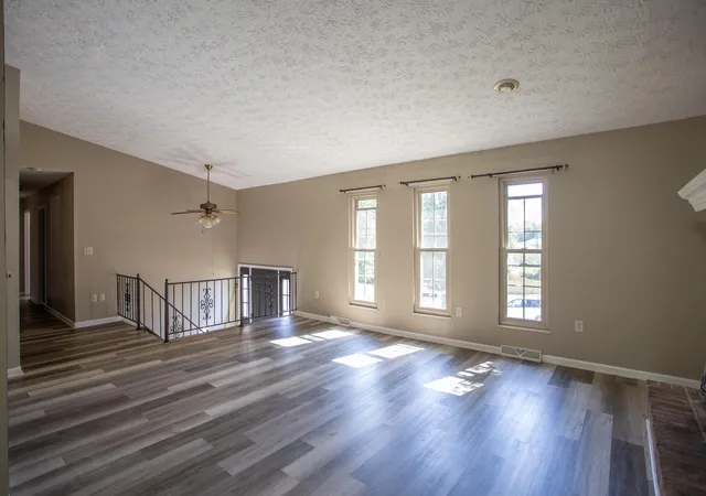 Photo 3 of Sale Pending at 1062 Wedgewood Dr, Independence, KY 41051 | MLS# 646418 | Listing updated on 2026-09-11