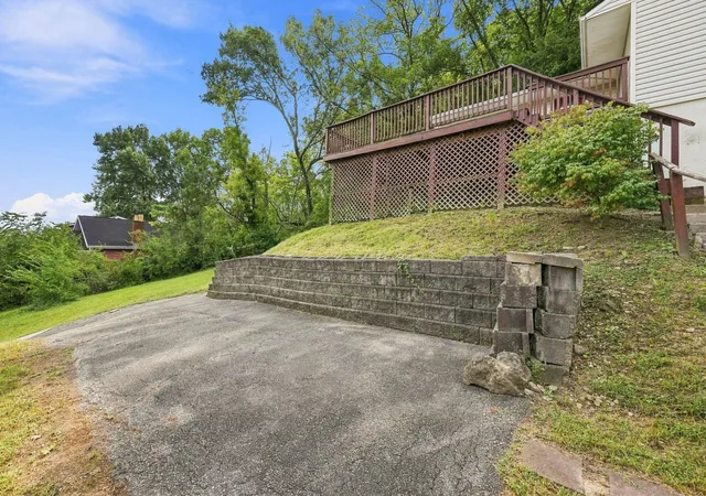 Photo 2 of Single family home for sale at 31 Loraine Ct, Covington, KY 41015 | MLS# 646428 | Listing updated on 2026-09-14
