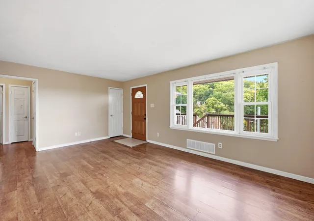 Photo 3 of Single family home for sale at 31 Loraine Ct, Covington, KY 41015 | MLS# 646428 | Listing updated on 2026-09-14