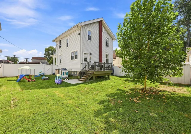 Photo 2 of Sale Pending at 8 W 32nd Street, Covington, KY 41015 | MLS# 646511 | Listing updated on 2026-09-13