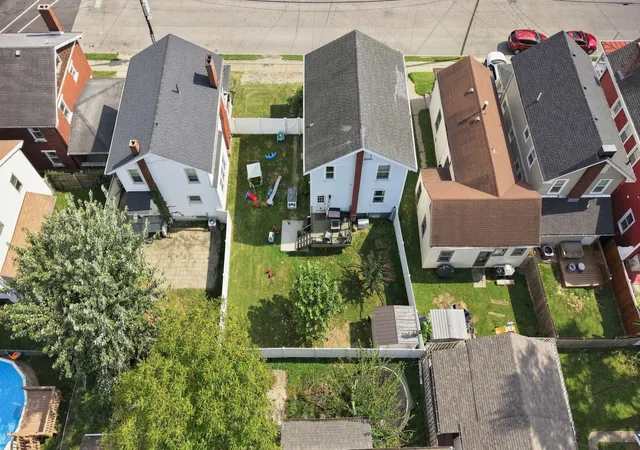 Photo 2 of Sale Pending at 8 W 32nd Street, Covington, KY 41015 | MLS# 646511 | Listing updated on 2026-09-13