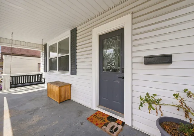 Photo 3 of Sale Pending at 8 W 32nd Street, Covington, KY 41015 | MLS# 646511 | Listing updated on 2026-09-13
