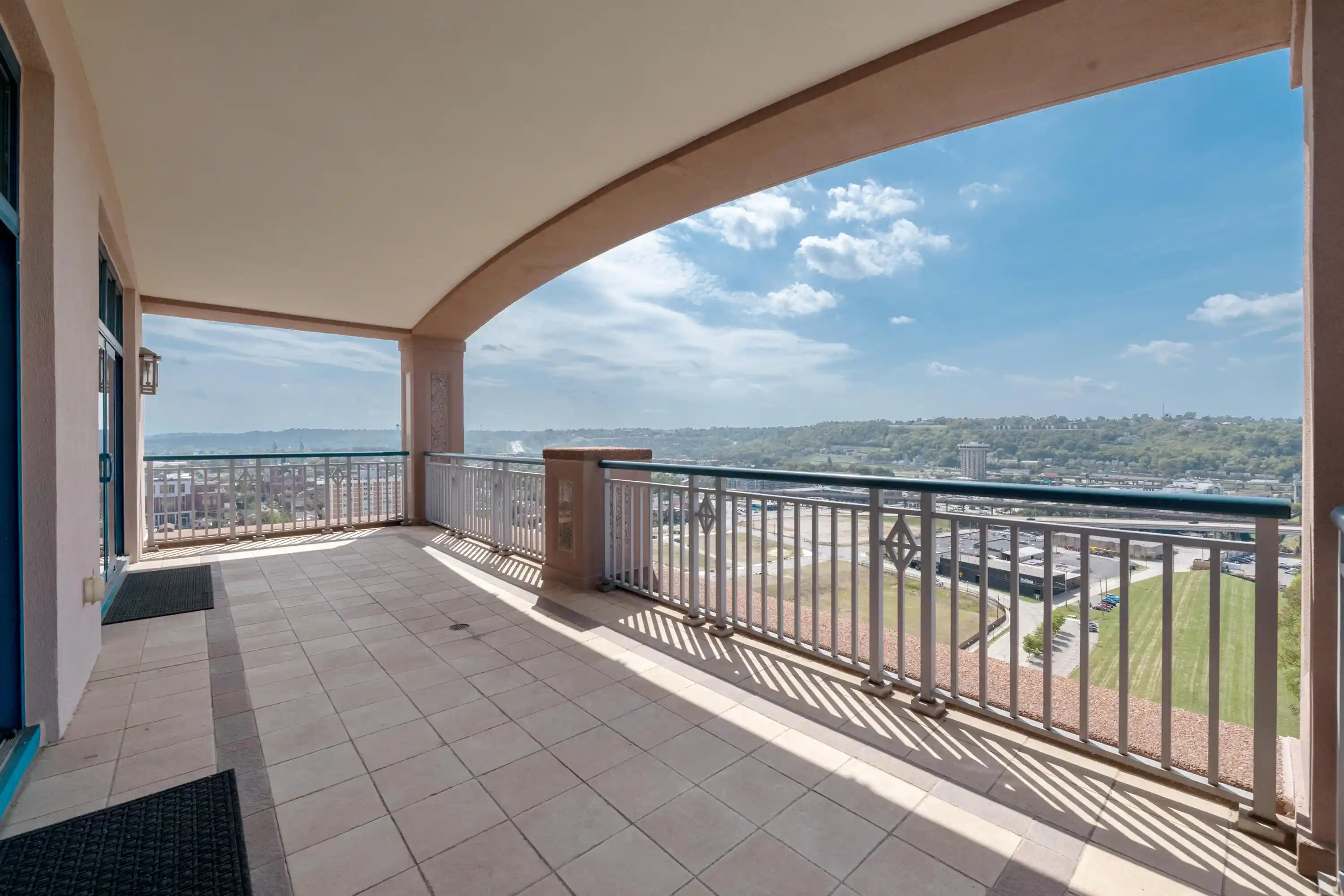 Listing Photo 50 - Condo for sale in 100 W Rivercenter Blvd located at 100 W Rivercenter Blvd, Covington, KY 41011 - Unit #3B
