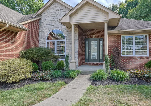 Photo 2 of Sale Pending at 28 N Dilcrest Cir, Florence, KY 41042 | MLS# 646592 | Listing updated on 2026-09-17