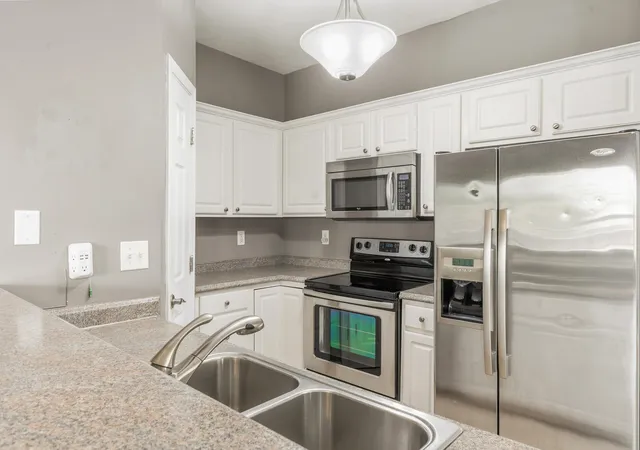 Listing Photo 4 - Condo for sale in building located at 149 Saddlebrook Ln, Florence, KY 41042 - Unit #565