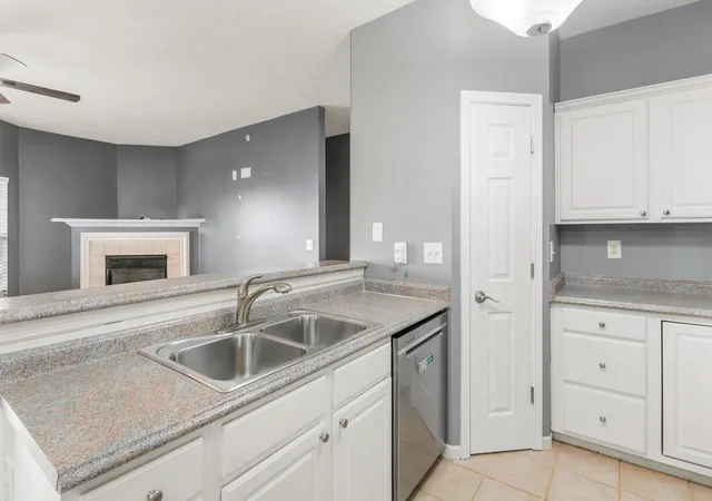 Listing Photo 5 - Condo for sale in building located at 149 Saddlebrook Ln, Florence, KY 41042 - Unit #565