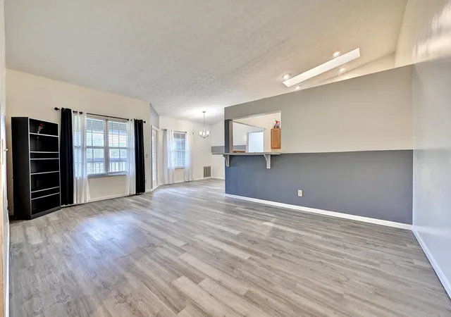 Listing Photo 4 - Condo for sale in building located at 30 Parkside Dr, Florence, KY 41042