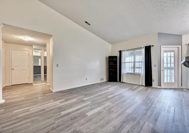 Listing Photo 5 - Condo for sale in building located at 30 Parkside Dr, Florence, KY 41042