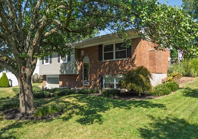 Photo 2 of Sale Pending at 2640 Valley Trails Dr, Villa Hills, KY 41017 | MLS# 646516 | Listing updated on 2026-09-18