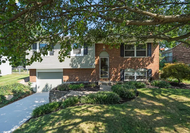 Photo 3 of Sale Pending at 2640 Valley Trails Dr, Villa Hills, KY 41017 | MLS# 646516 | Listing updated on 2026-09-18