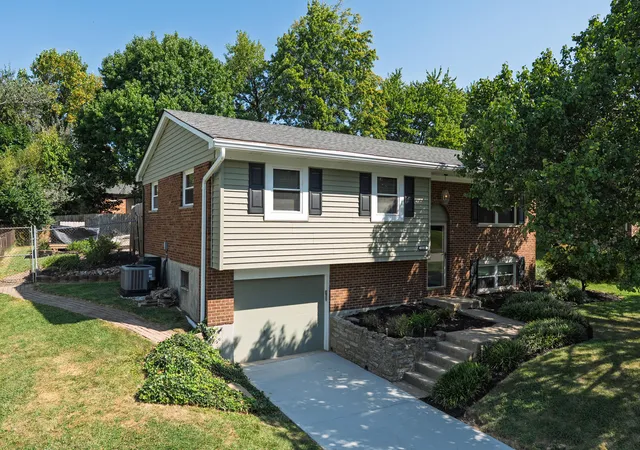 Photo 3 of Sale Pending at 2640 Valley Trails Dr, Villa Hills, KY 41017 | MLS# 646516 | Listing updated on 2026-09-18
