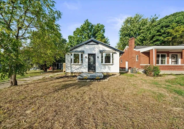 Single family home for sale at 40 Eastern Ave, Elsmere, KY 41018 | MLS# 646542