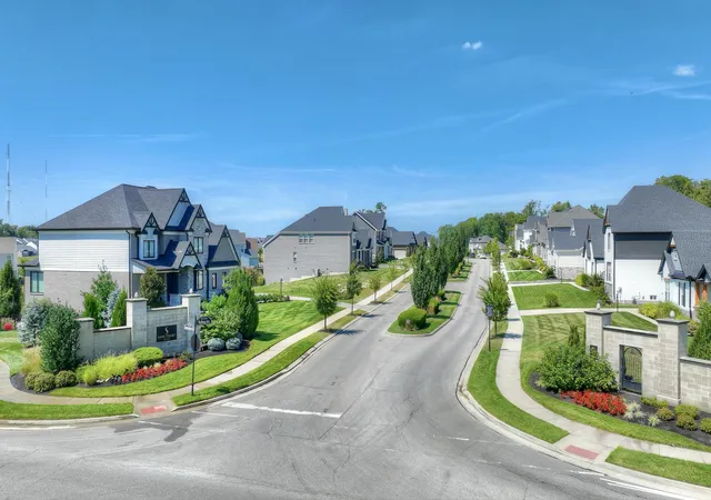Photo 2 of Townhouse for sale at 1097 Walburg Ave, Ft Mitchell, KY 41017 | MLS# 646536 | Listing updated on 2026-09-10