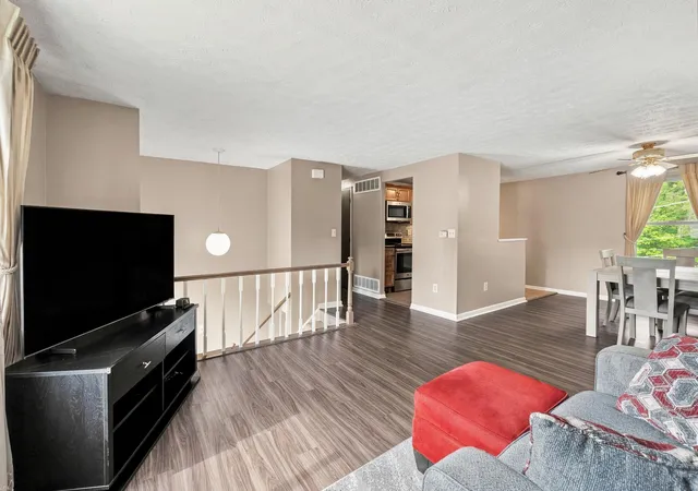 Photo 2 of Single family home for sale at 8 Crystal Lake Dr, Covington, KY 41017 | MLS# 646563 | Listing updated on 2026-09-15