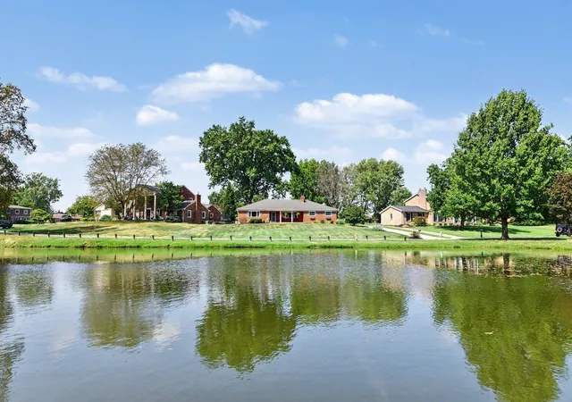 Photo 3 of Single family home for sale at 112 Warwick Ct, Crestview Hills, KY 41017 | MLS# 646570 | Listing updated on 2026-10-07