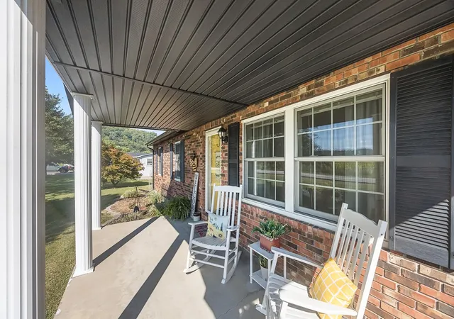 Photo 4 of Single family home for sale at 301 Greens Btm Rd, Carrollton, KY 41008 | MLS# 646598 | Listing updated on 2026-09-11