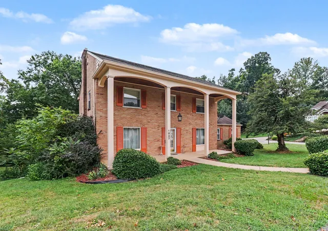 Photo 2 of Single family home for sale at 1027 Lawton Rd, Park Hills, KY 41011 | MLS# 646810 | Listing updated on 2026-09-19