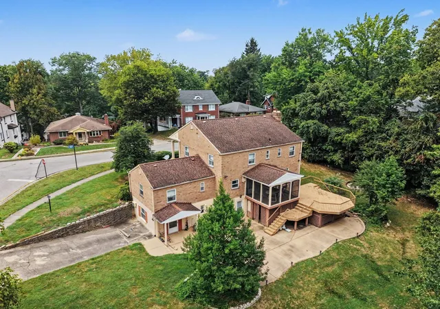 Photo 3 of Single family home for sale at 1027 Lawton Rd, Park Hills, KY 41011 | MLS# 646810 | Listing updated on 2026-09-19