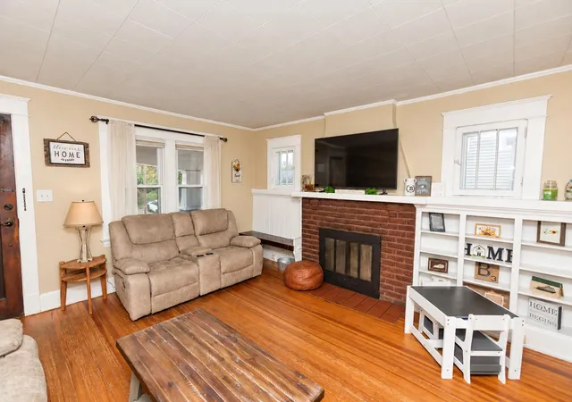 Photo 3 of Sale Pending at 10 Clover Ave, Erlanger, KY 41018 | MLS# 646628 | Listing updated on 2026-09-16