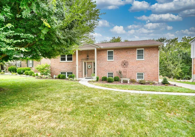 Photo 1 of Sale Pending at 415 Shannon Dr, Edgewood, KY 41017 | MLS# 646688 | Listing updated on 2026-09-21