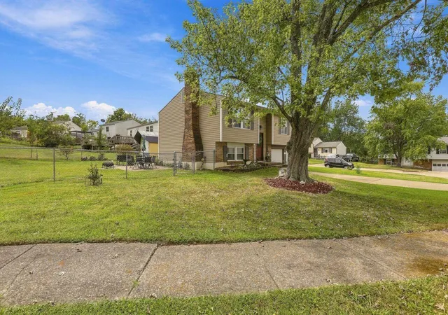 Photo 2 of Sale Pending at 10 Fairlawn, Erlanger, KY 41018 | MLS# 646661 | Listing updated on 2026-09-16