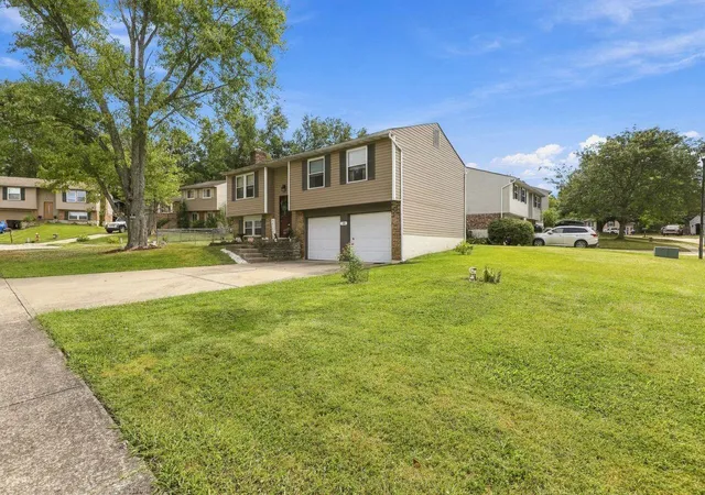 Photo 3 of Sale Pending at 10 Fairlawn, Erlanger, KY 41018 | MLS# 646661 | Listing updated on 2026-09-16