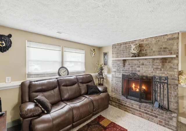 Photo 4 of Sale Pending at 10 Fairlawn, Erlanger, KY 41018 | MLS# 646661 | Listing updated on 2026-09-16