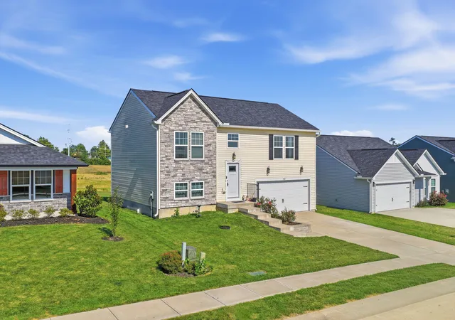 Photo 1 of Sale Pending at 102 Churchill Dr, Williamstown, KY 41097 | MLS# 646665 | Listing updated on 2026-09-25