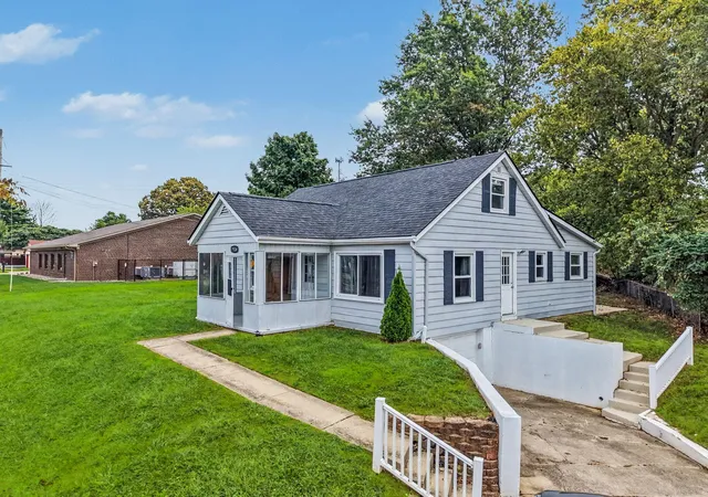 Photo 2 of Single family home for sale at 7124 Hopeful Church Rd, Florence, KY 41042 | MLS# 646679 | Listing updated on 2026-09-27