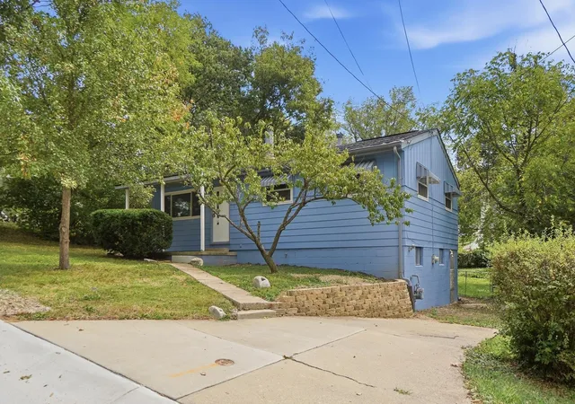 Photo 3 of Single family home for sale at 602 Buckner St, Elsmere, KY 41018 | MLS# 646852 | Listing updated on 2026-09-22