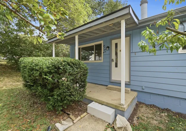 Photo 4 of Single family home for sale at 602 Buckner St, Elsmere, KY 41018 | MLS# 646852 | Listing updated on 2026-09-22