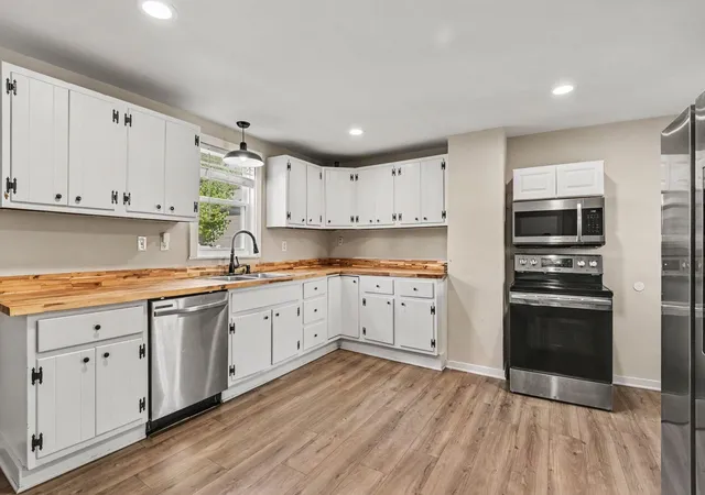 Photo 2 of Single family home for sale at 3302 Rogers St, Covington, KY 41015 | MLS# 646682 | Listing updated on 2026-10-01