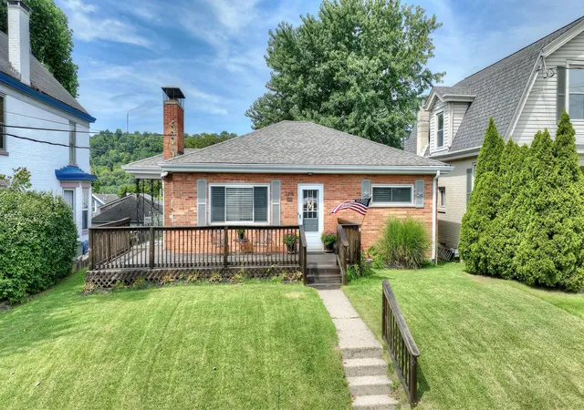 Photo 1 of Sale Pending at 708 Oak St, Ludlow, KY 41016 | MLS# 646695 | Listing updated on 2026-09-23