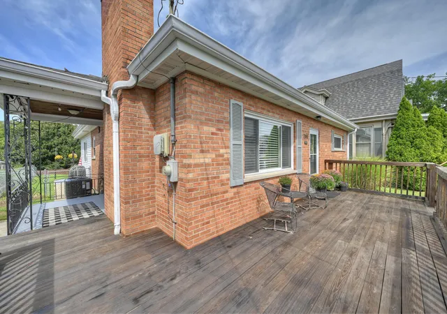 Photo 2 of Sale Pending at 708 Oak St, Ludlow, KY 41016 | MLS# 646695 | Listing updated on 2026-09-23