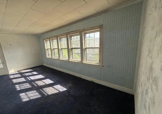 Photo 3 of Sale Pending at 1228 Parkway Ave, Covington, KY 41011 | MLS# 646694 | Listing updated on 2026-10-09