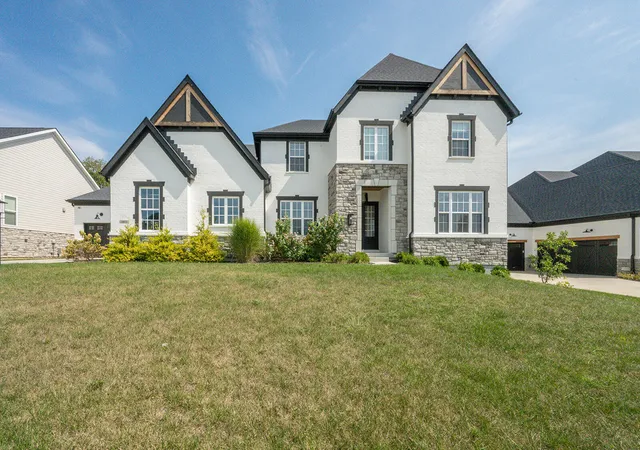 Photo 2 of Mansion for sale at 1013 Walburg Ave, Ft Mitchell, KY 41017 | MLS# 646748 | Listing updated on 2026-09-20