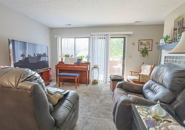 Photo 3 of Condo for sale at 6325 Brookside Dr #7, Florence, KY 41042 | MLS# 646740 | Listing updated on 2026-09-17