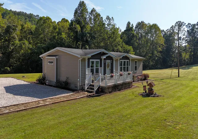Photo 2 of Sale Pending at 386 Upper Grassy Rd, Grayson, KY 41143 | MLS# 646766 | Listing updated on 2026-09-29
