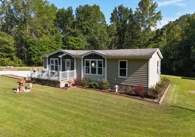 Photo 3 of Sale Pending at 386 Upper Grassy Rd, Grayson, KY 41143 | MLS# 646766 | Listing updated on 2026-09-29