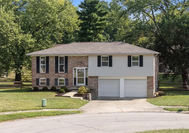 Photo 2 of Single family home for sale at 2610 Brookview Dr, Villa Hills, KY 41017 | MLS# 646881 | Listing updated on 2026-10-01