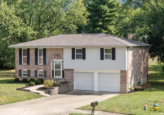 Photo 3 of Single family home for sale at 2610 Brookview Dr, Villa Hills, KY 41017 | MLS# 646881 | Listing updated on 2026-10-01