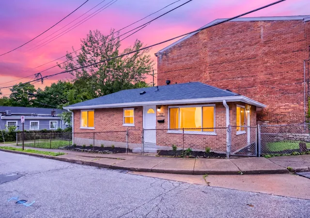 Photo 1 of Single family home for sale at 902 Baker St, Covington, KY 41011 | MLS# 646851 | Listing updated on 2026-09-22
