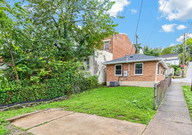 Photo 2 of Single family home for sale at 902 Baker St, Covington, KY 41011 | MLS# 646851 | Listing updated on 2026-09-22